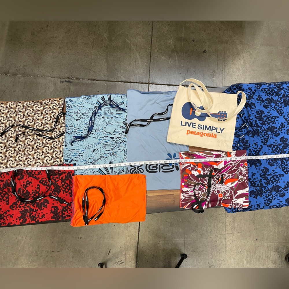 8 various sized Patagonia reusable bags